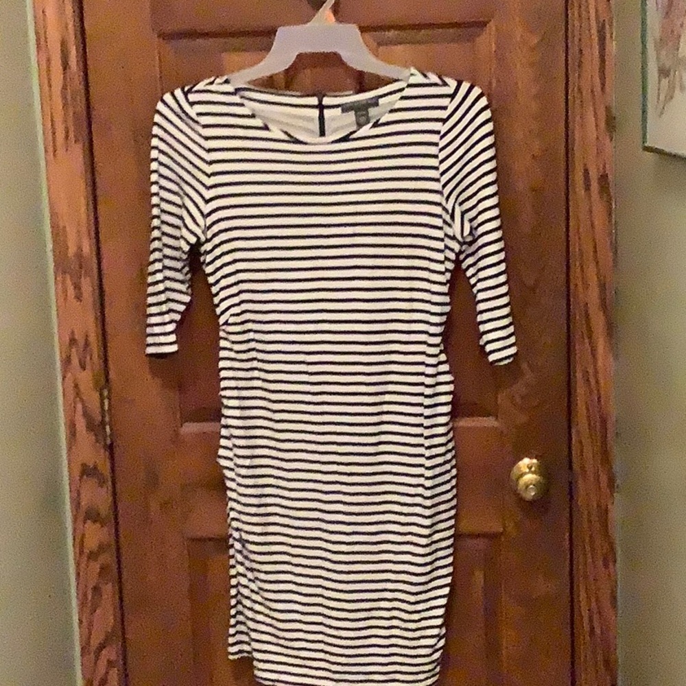 A Pea in the Pod Maternity Dress, M